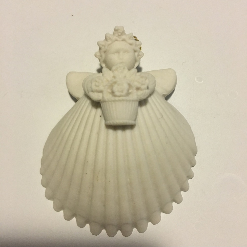 VTG Margaret Furlong Mini Flower Basket Angel Christmas Ornament